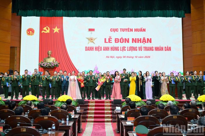 Chương trình nghệ thuật chào mừng lễ đón nhận.