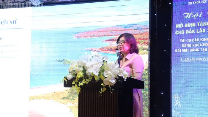 Các chuyên gia trình bày tham luận tại hội thảo. (Ảnh: CÔNG LÝ)