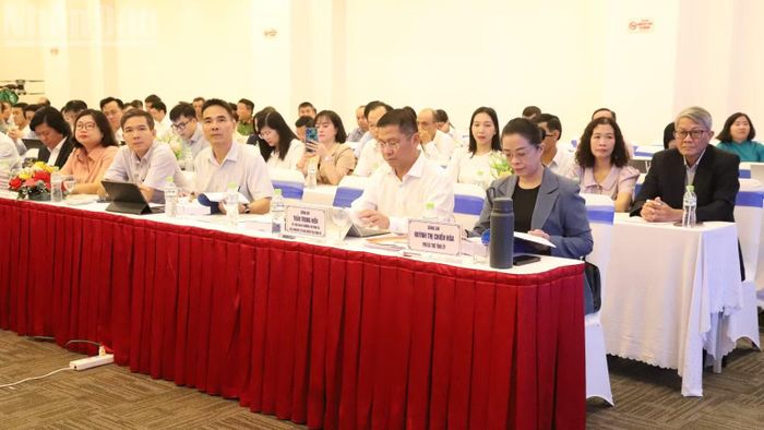 Các đại biểu dự hội thảo. (Ảnh: CÔNG LÝ)