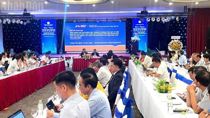 Các đại biểu thảo luận tại hội thảo. (Ảnh: CÔNG LÝ)