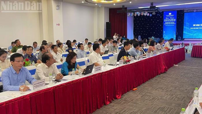 Các đại biểu tham dự hội thảo. (Ảnh: CÔNG LÝ)