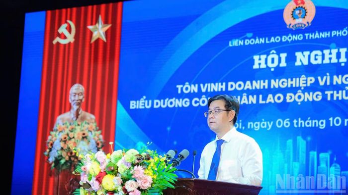 Chủ tịch Liên đoàn lao động thành phố Hà Nội Nguyễn Văn Thắng phát biểu khai mạc.