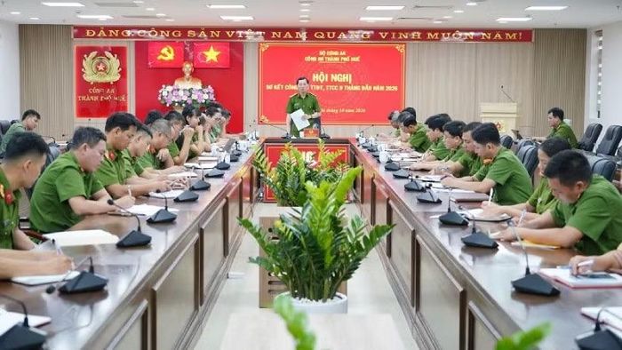 Sáng 6/10, Công an thành phố Huế tổ chức Hội nghị sơ kết công tác bảo đảm trật tự đô thị, trật tự công cộng và triển khai nhiệm vụ những tháng cuối năm. (Ảnh: Công an thành phố)