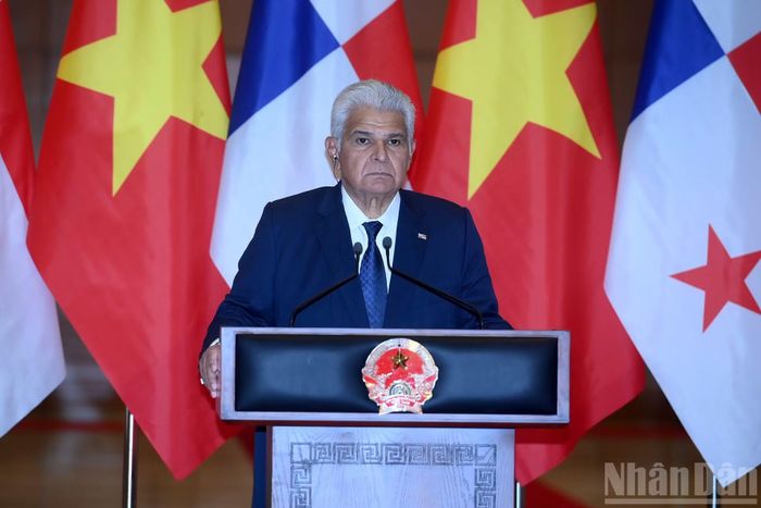 Tổng thống Panama Jose Raul Mulino phát biểu tại cuộc gặp gỡ báo chí.