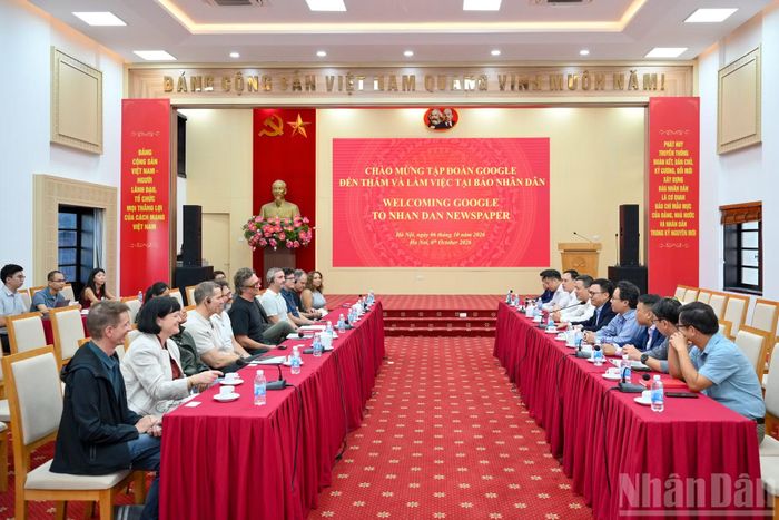 Đại diện Thường trực Lãnh đạo, Lãnh đạo các ban, đơn vị của Báo Nhân Dân tiếp và trao đổi với Đoàn lãnh đạo Tập đoàn Google.