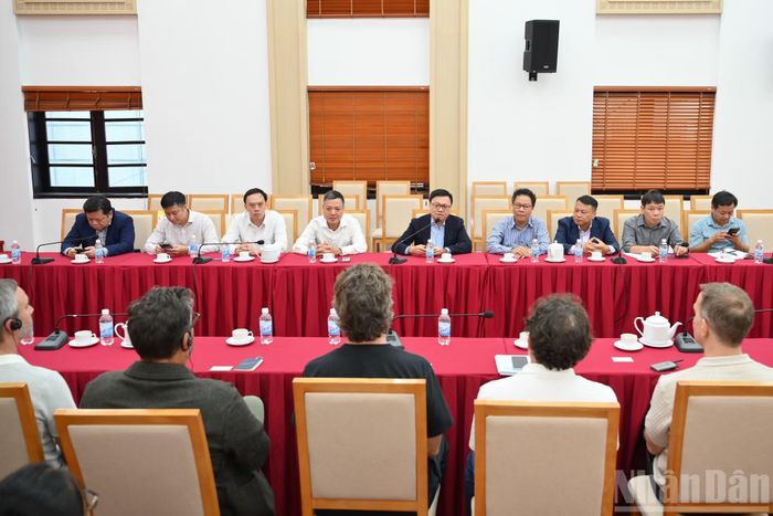 Các đại biểu tham dự của Báo Nhân Dân.
