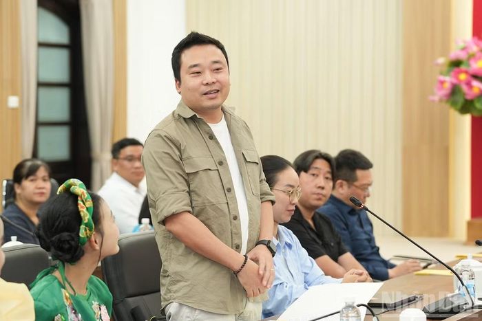 Giám đốc âm nhạc Nguyễn Hữu Vượng.