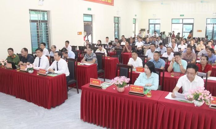Các đại biểu, doanh nghiệp, hợp tác xã, hộ kinh doanh và các sở, ngành tỉnh Sơn La dự hội nghị đối thoại với cấp ủy, chính quyền địa phương. (Ảnh: QUỐC TUẤN)