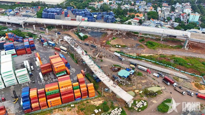  Nút giao Tân Vạn - hạng mục được đánh giá phức tạp và có quy mô lớn nhất trên tuyến Vành đai 3 TP Hồ Chí Minh - đang được các nhà thầu tăng tốc thi công. 