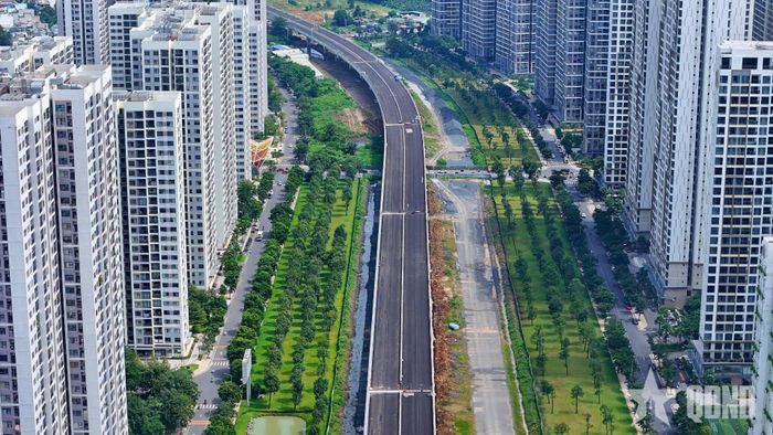   Đoạn đường Vành đai 3 trên cao đi qua khu đô thị phía Đông TP Hồ Chí Minh, góp phần tăng cường kết nối giao thông, mở rộng không gian phát triển đô thị. 