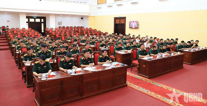 Các đại biểu dự hội nghị tại điểm cầu trung tâm sở chỉ huy Tổng cục Hậu cần - Kỹ thuật.