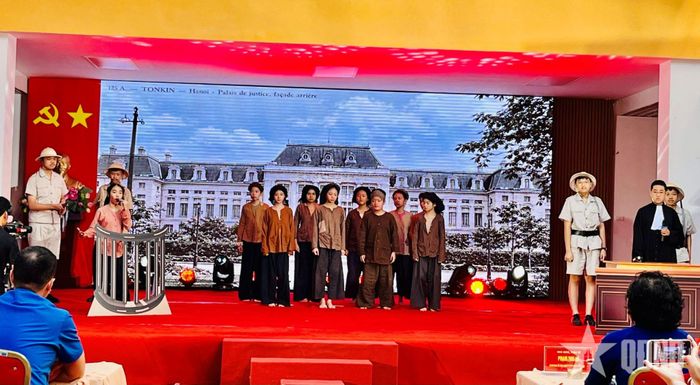  Hoạt động sân khấu hóa các câu chuyện lịch sử do học sinh Trường THCS Ngô Sĩ Liên thể hiện.