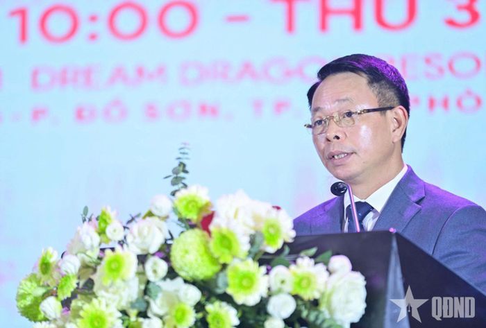  Nhà báo Phùng Công Sưởng, Tổng biên tập Báo Tiền Phong phát biểu.