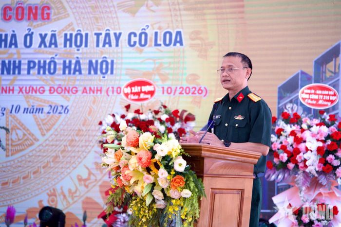 Đại tá Phan Phú, Bí thư Đảng ủy, Chủ tịch Tổng công ty 319 phát biểu tại lễ khởi công.