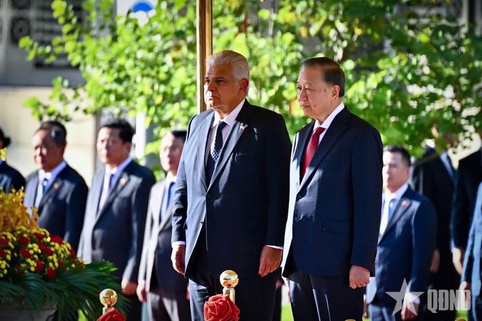 Tổng Bí thư, Chủ tịch nước Tô Lâm và Tổng thống José Raúl Mulino tại lễ đón chính thức.