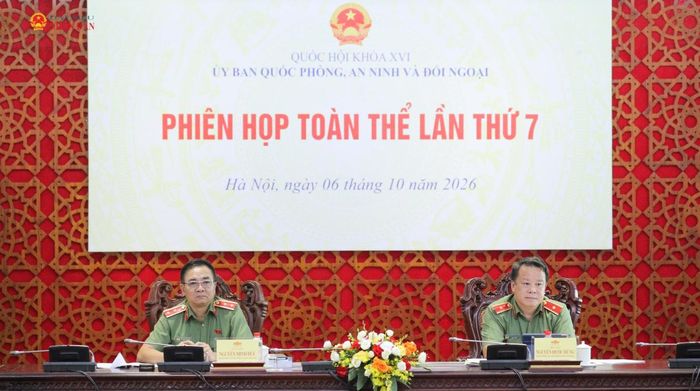 Trung tướng Nguyễn Minh Đức và Thiếu tướng Nguyễn Quốc Hùng đồng chủ trì phiên họp. Ảnh: HỒ LONG