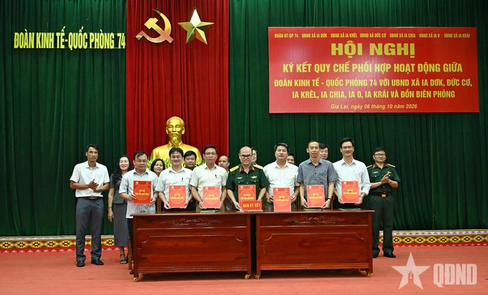 Đoàn Kinh tế - Quốc phòng 74 ký quy chế phối hợp với Ủy ban nhân dân các xã Ia Dơk, Ia Krêl, Đức Cơ, Ia Chia, Ia O, Ia Krái (tỉnh Gia Lai).