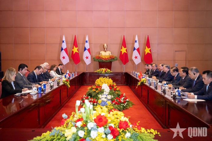 Quang cảnh hội đàm. 