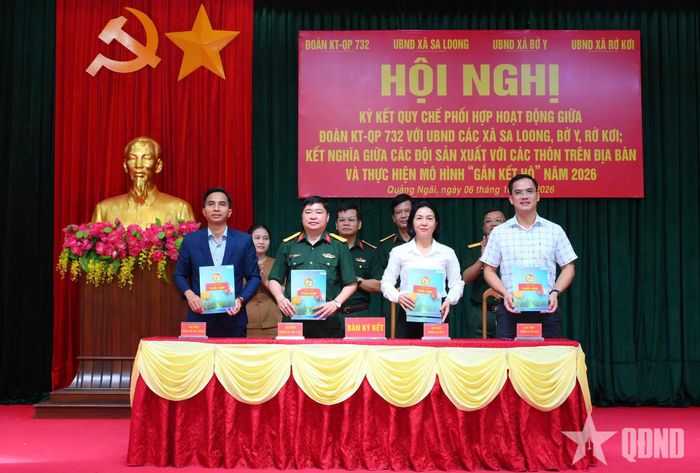 Đoàn Kinh tế - Quốc phòng 732 ký quy chế phối hợp công tác với Ủy ban nhân dân các xã Sa Loong, Rờ Kơi, Bờ Y (tỉnh Quảng Ngãi). 