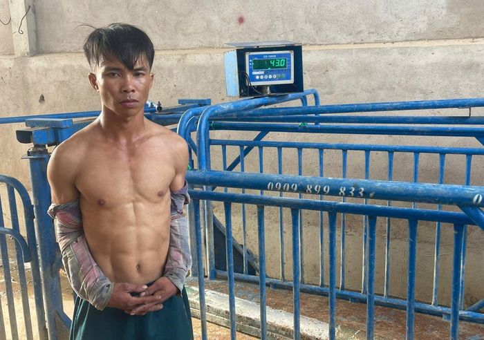 Đối tượng Giang tại hiện trường vụ trộm.