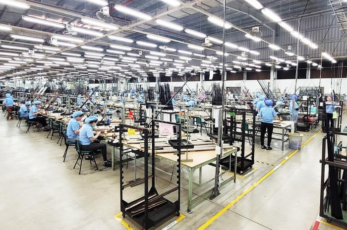 Sản xuất bộ cần câu cá phục vụ xuất khẩu tại Công ty TNHH Daiwa Đà Nẵng ở Khu công nghiệp Hòa Khánh.