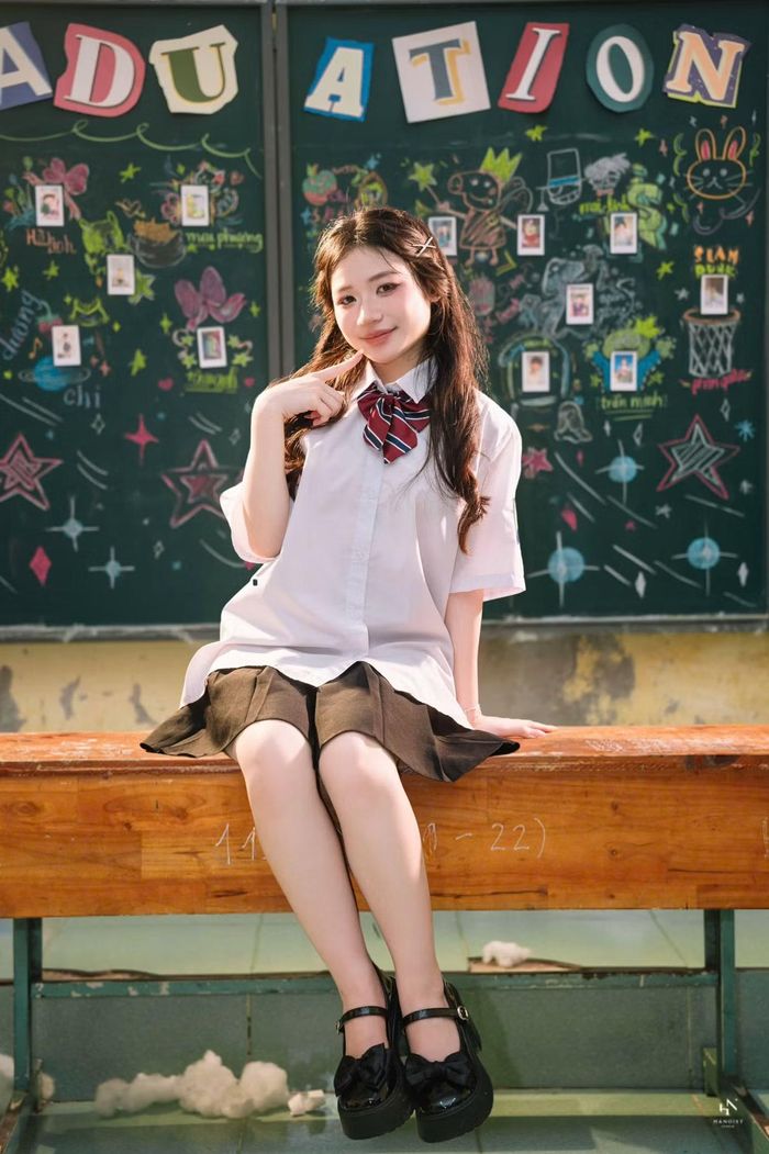 Khánh Ly dành thời gian chuẩn bị IELTS và SAT từ lớp 11, hoàn thành hai chứng chỉ trước học kỳ I lớp 12.
