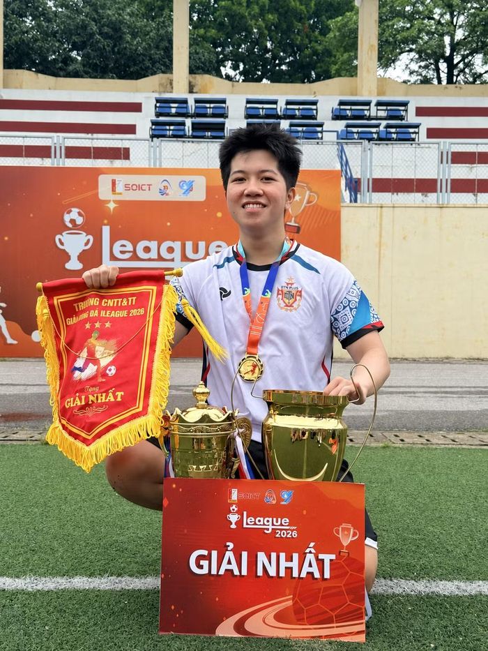 Vinh tham gia hoạt động thể thao tại trường.