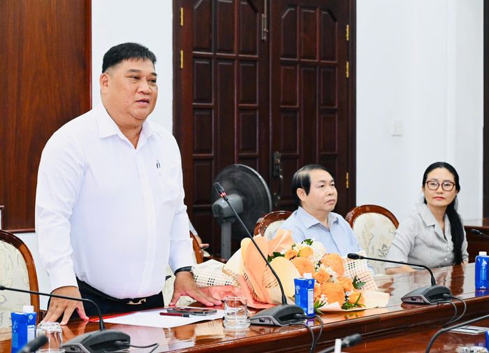 Đồng chí Hồ Nam thay mặt các đồng chí nhận quyết định phát biểu nhận nhiệm vụ (Ảnh VIỆT DŨNG)