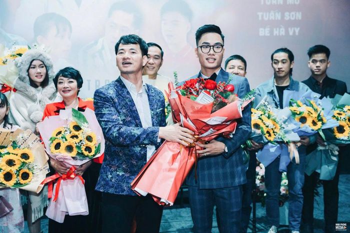  Quản Trọng Phúc (bên phải) đảm nhận vai trò đạo diễn của "The Heart Project" 