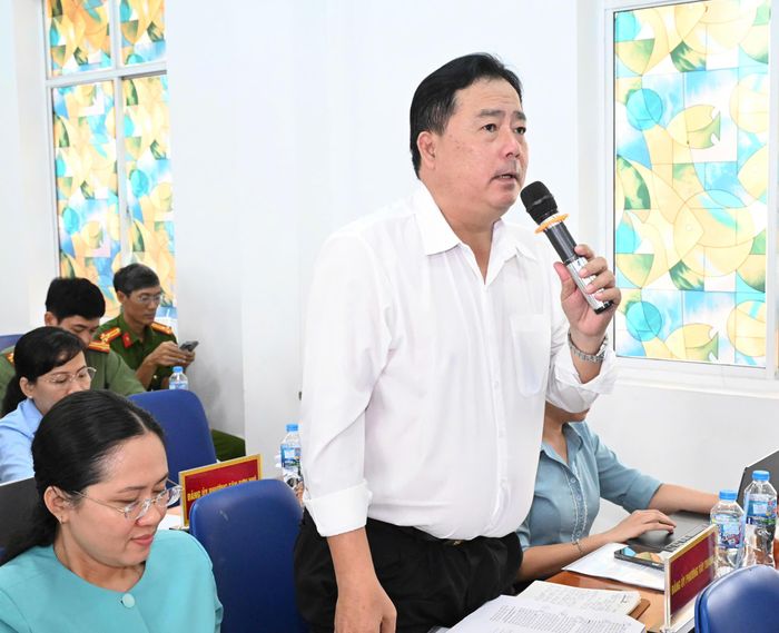  Chủ tịch UBND phường Tây Thạnh Nghiêm Văn Út phát biểu tại hội nghị. Ảnh: VIỆT DŨNG 