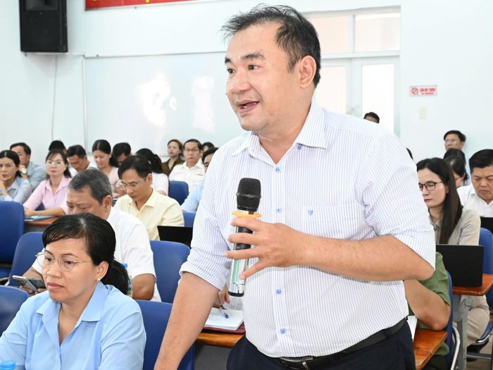  Chủ tịch UBND phường Tân Sơn Nhì Nguyễn Quốc Bình phát biểu. Ảnh: VIỆT DŨNG 