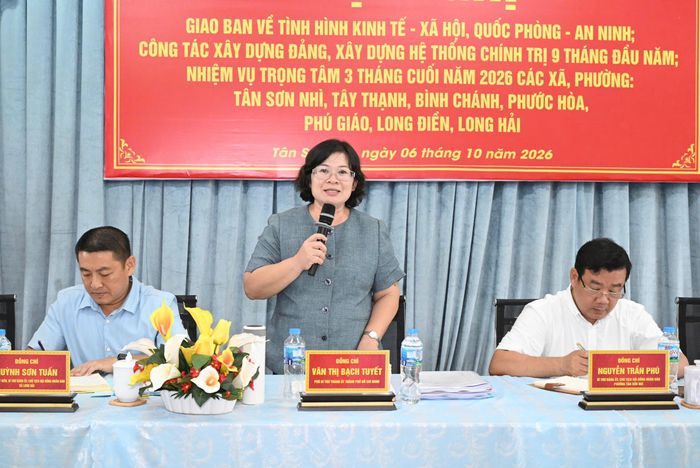  Đồng chí Văn Thị Bạch Tuyết phát biểu kết luận hội nghị. Ảnh: VIỆT DŨNG 