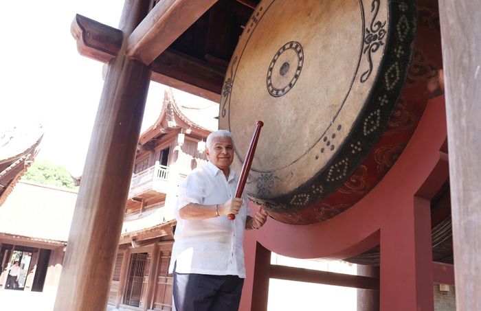  Tổng thống José Raúl Mulino tại Văn Miếu - Quốc Tử Giám. Ảnh: QUANG PHÚC 