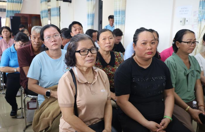  Cử tri tham dự buổi tiếp xúc với ĐBQH tổ 13 