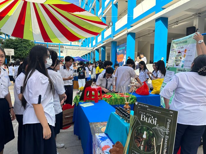  Học sinh Trường THPT Bùi Thị Xuân (phường Bến Thành, TPHCM) tham gia hoạt động giáo dục STEM 