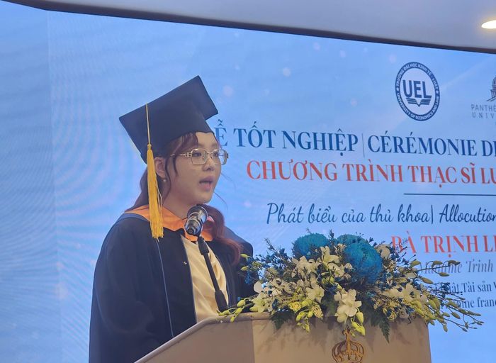  Tân thủ khoa Trịnh Linh Chi phát biểu. Ảnh: CÔNG CHƯƠNG 