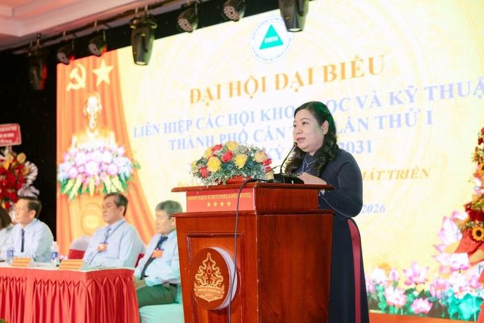 Đồng chí Hồ Thị Cẩm Đào, Phó Bí thư Thành ủy, Chủ tịch Ủy ban MTTQ Việt Nam thành phố Cần Thơ phát biểu chỉ đạo Đại hội