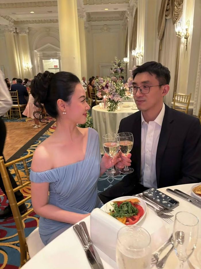 Cuối tháng 6/2024, Midu và Minh Đạt tổ chức hôn lễ. Tiệc cưới mang chủ đề “Tuyết mùa hè”, lấy trắng - xanh làm màu chủ đạo, với hoa tươi và 15.000 bông tuyết pha lê thủ công. Sau đó, cả hai bắt đầu cuộc sống chung tại một căn hộ cao cấp ở trung tâm TP HCM.
