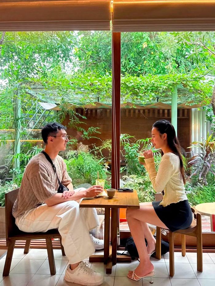 Theo Vietnamnet, Midu và Minh Đạt có khoảng 3 năm hẹn hò trước khi về chung một nhà. Hai người gặp nhau lần đầu trên một chuyến du thuyền. Đầu tháng 5/2024, cặp đôi tổ chức tiệc riêng tại Đà Lạt.