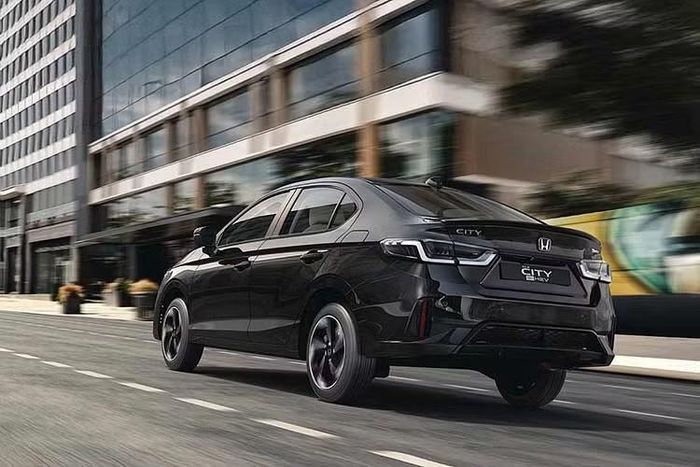 Xe được cung cấp 2 lựa chọn động cơ. Bản 1.0 Turbo dùng máy xăng 3 xi-lanh 988 cc, cho công suất 122 mã lực, mô-men xoắn 173 Nm, kết hợp hộp số CVT.