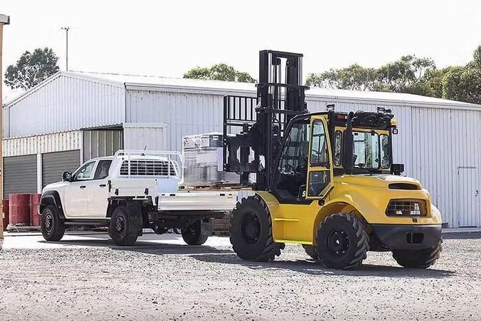 Phiên bản Ranger SUPER DUTY Double Cab 4 cửa có giá 1.599.000 baht (tương đương 1,23 tỷ đồng).Ranger SUPER DUTY Single Cab Chassis sử dụng động cơ diesel V6 3.0L tăng áp, dung tích 2.993 cc, cho công suất tối đa 210 mã lực tại 3.250 vòng/phút và mô-men xoắn cực đại 600 Nm tại 1.750 vòng/phút.