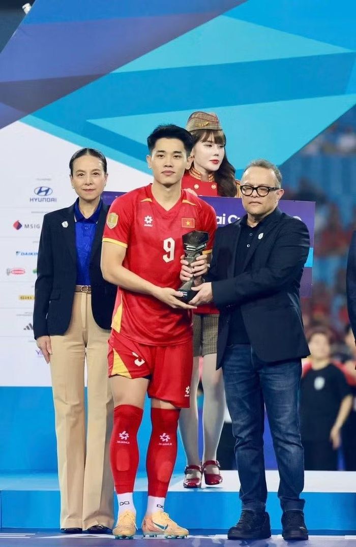 Đình Bắc với danh hiệu 'Cầu thủ xuất sắc nhất' ASEAN Cup 2026. Ảnh: INT.