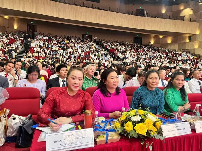 Đội ngũ những nhà giáo, nhà quản lý giáo dục tại Hội nghị Các trường ngoài công lập ở TPHCM. Ảnh: P.N