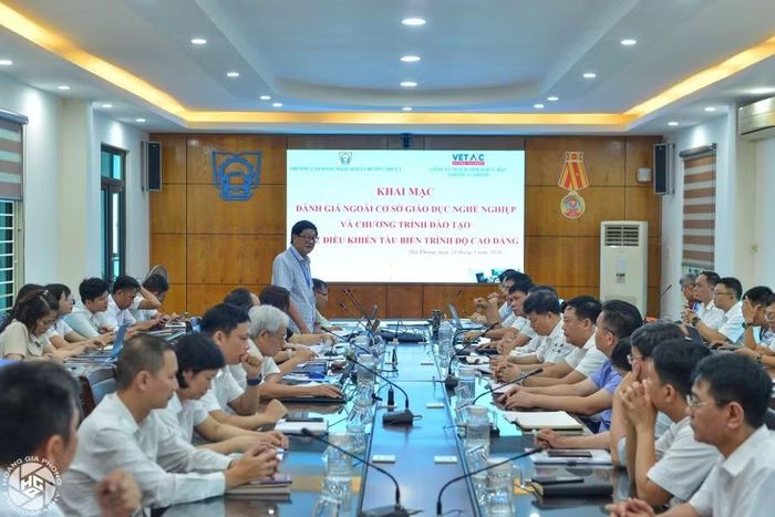 Trường Cao đẳng Hàng hải và Đường thủy I đã tổ chức chương trình khảo sát chính thức đánh giá ngoài cơ sở giáo dục nghề nghiệp và chương trình đào tạo nghề Điều khiển tàu biển trình độ cao đẳng.