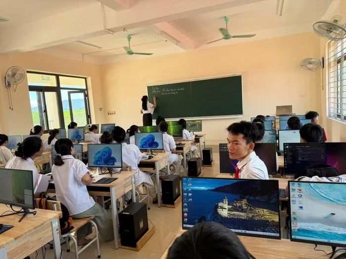 Không gian học tập cũng được mở rộng khi công nghệ giúp học sinh tiếp cận các nguồn học liệu bên ngoài sách giáo khoa.