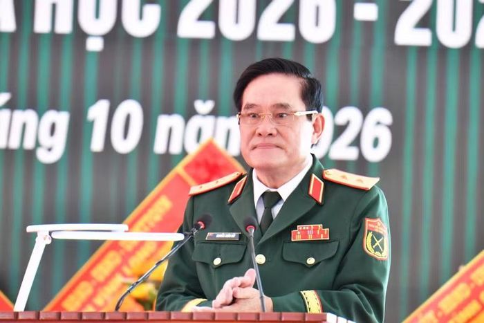 Trung tướng Nguyễn Xuân Dắt, Tư lệnh Quân khu 9, phát biểu chỉ đạo tại buổi lễ.