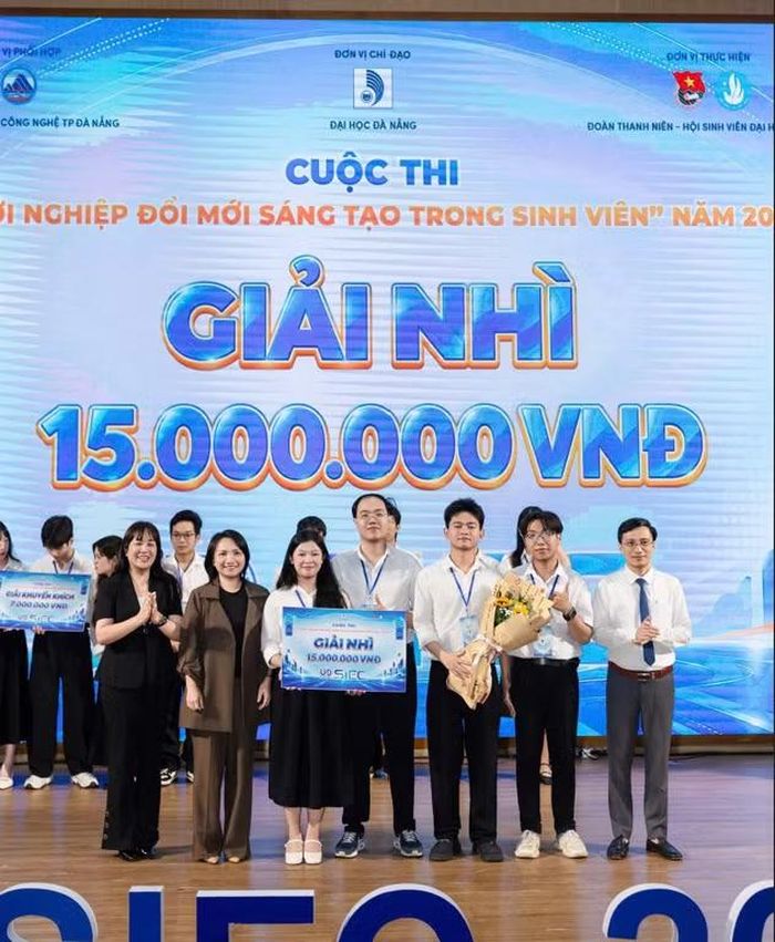Dự án CarehomeAI đoạt giải Nhì tại vòng chung kết Cuộc thi Khởi nghiệp Đổi mới Sáng tạo trong Sinh viên năm 2026 do Đại học Đà Nẵng tổ chức.