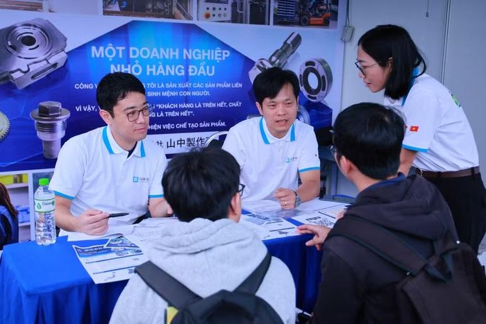 Doanh nghiệp phỏng vấn sinh viên tại ngày hội Việc làm Bách khoa năm 2026, diễn ra ngày 3/10 vừa qua. Ảnh: NTCC.