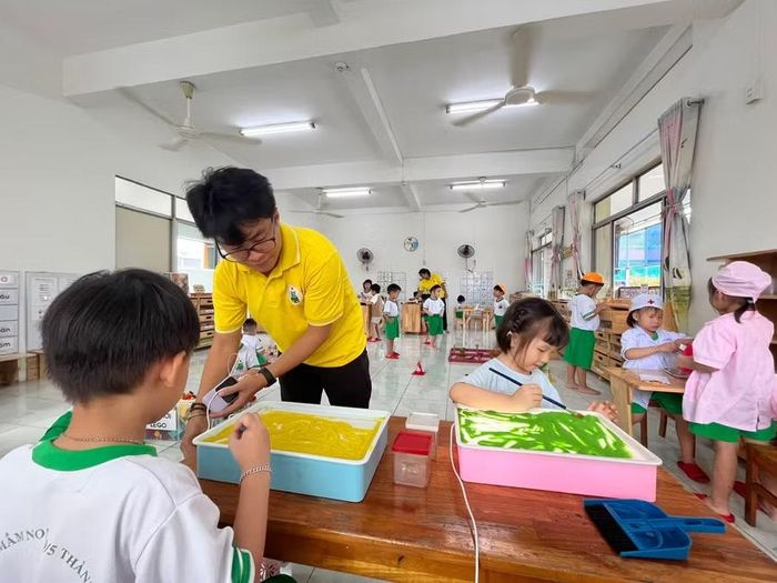 Bên trong một lớp học tại Trường Mầm non 19/5 Thành phố. Ảnh: Phương Nhi