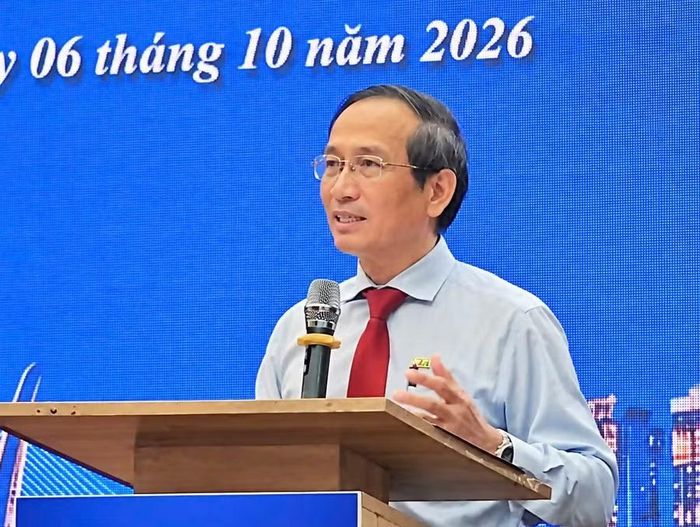 Ông Trần Hoàng phát biểu khai mạc Tuần lễ Doanh nhân và Sách năm 2026. Ảnh: HTV.